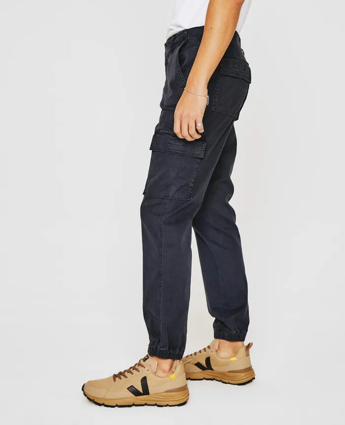 AG Jeans Tellis Cargo Sulfur Pure Black Men Pants AG Jeans Tellis Cargo Sulfur Pure Black Men Pants