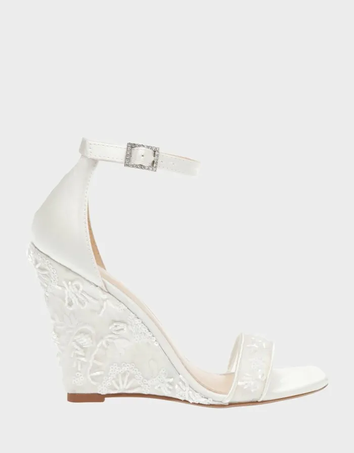 Betsey Johnson Women IVAN IVORY Ivory