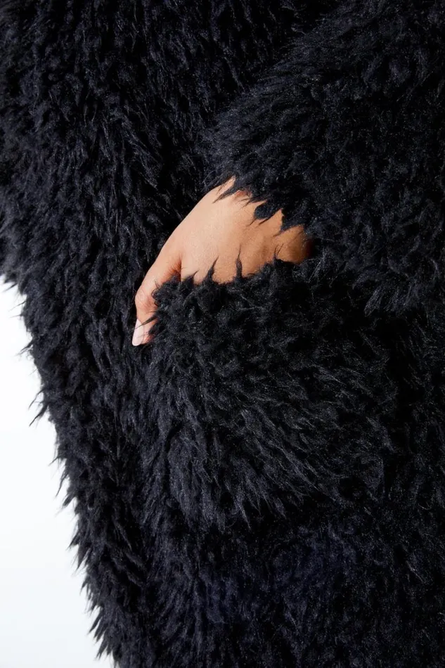 Black Curve Textured Faux Fur Coat Women Roman Coats