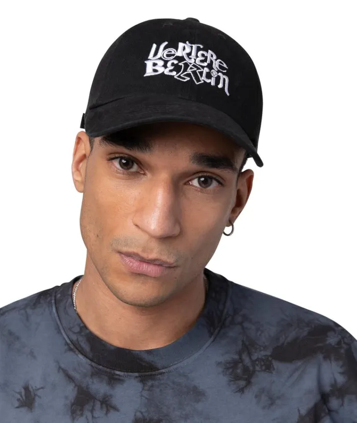MenWomen BEANIES CAPS and SCARVES Vertere Berlin NETWORK CAP 8211 BLACK